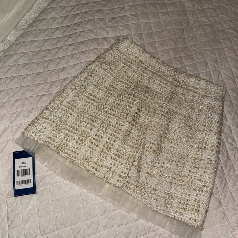 Elegant Cream Tweed Skirt ruffled and shimmer